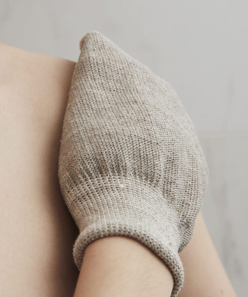 Body scrubbing glove