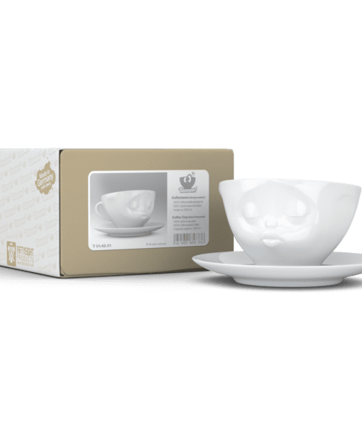 Cup and saucer Kissing